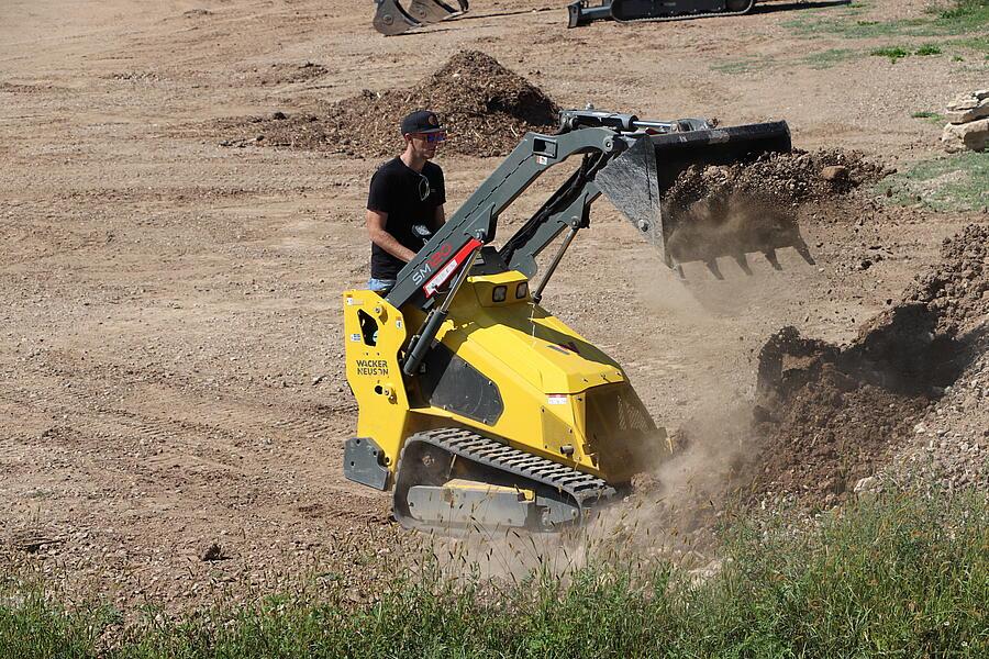 Wacker Neuson SM120 Mini Skid Steer, photo 8