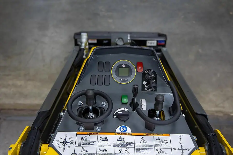 Wacker Neuson SM120 Mini Skid Steer, photo 7